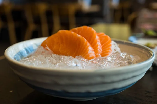 新鮮なサーモンフィレ 日本の伝統的な食べ物や低カロリーで栄養価の高い健康的な食事料理 — ストック写真