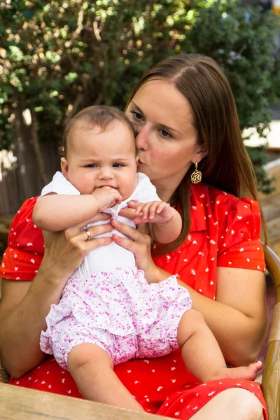 Mother and cute little baby girl on the beach — Stock Photo, Image