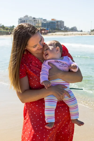 Mother and cute little baby girl on the beach — Stock Photo, Image