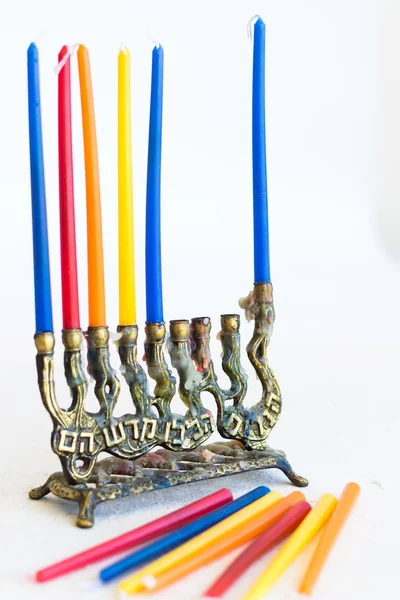 Traditionelle jüdische Menora mit Kerzen Stockfoto