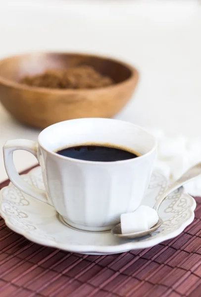 Cup of coffee with white and brown sugar — Stock Photo, Image