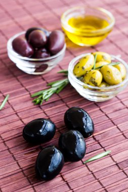 Yeşil Zeytin, Siyah Zeytin ve zeytinyağı olarak bambu nap plakaları