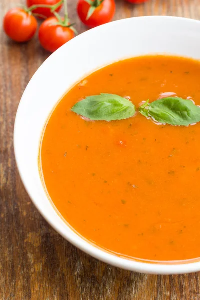 Placa de sopa minestrone con tomate cherry —  Fotos de Stock