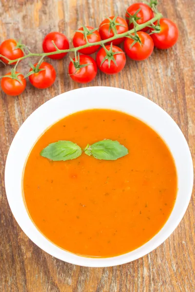 Plaat van minestrone soep met cherry tomaat — Stockfoto