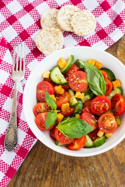 Tomato salad with cucumber and croutons — Stock Photo, Image