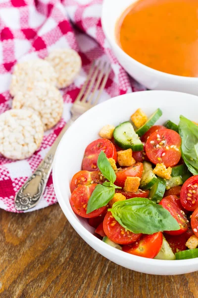 Tomato salad with cucumber and croutons — Stock Photo, Image