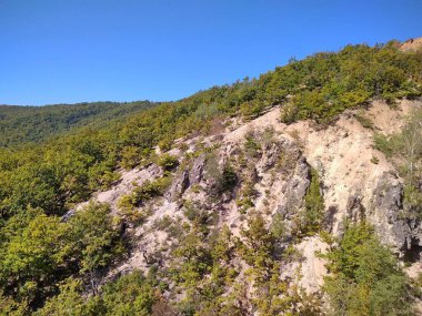 Sırbistan 'ın güneyindeki dağlarda şeytani bir şehir