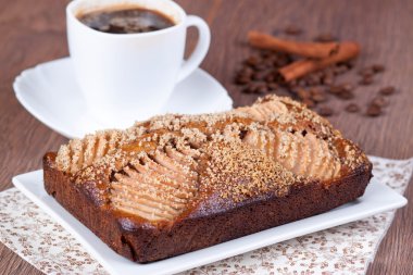 ev yapımı bal kek ile armut