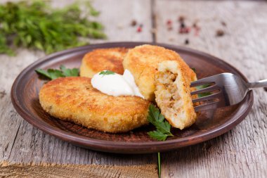 doldurma plaka, ekşi kremalı patates köftesi