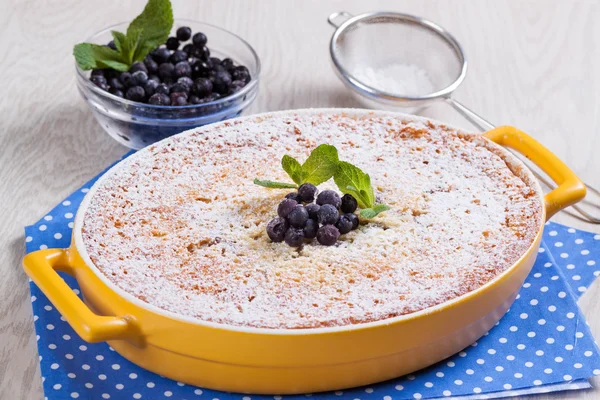 Pastel de sémola con bayas —  Fotos de Stock