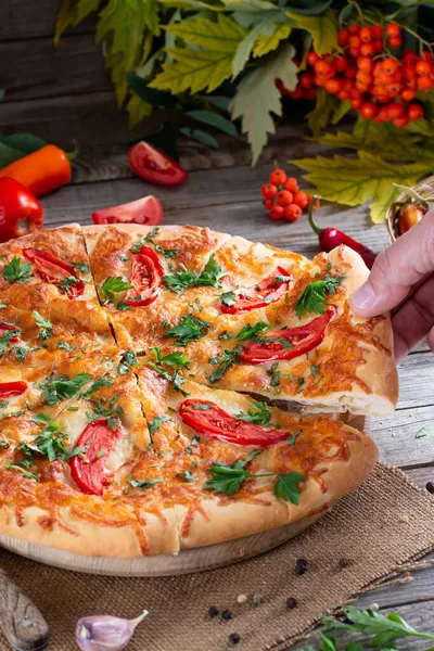 Woman Hand Holding Piece Kubdari Georgian Traditional Flat Bread Filled — Stock Photo, Image