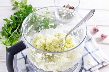 Mikserde doğranmış lahana. Adım adım, tarif.