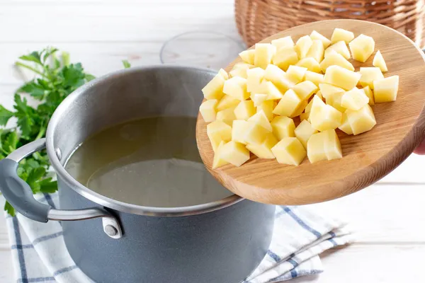 Покроковий Приготування Супу Гарбузом Овочами Крок Додавання Подрібненої Картоплі Бульйону — стокове фото