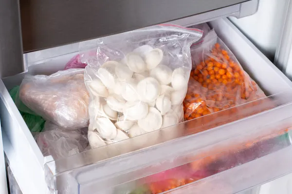 Замороженные Пельмени Морозилке Хранение Продуктов Питания — стоковое фото