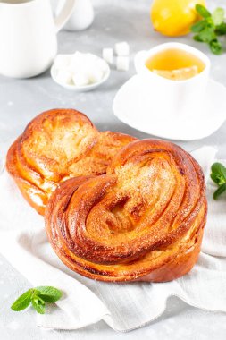 Şekerli Fransız çöreği. Palmiye yaprağı ya da kelebek şeklinde Fransız pastası.