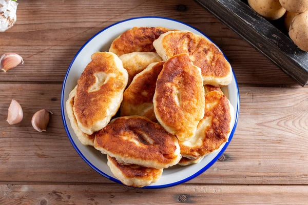 Pasteles Tradicionales Rusos Con Patatas Pirozhki Ruso Empanadas Horneadas Caseras — Foto de Stock