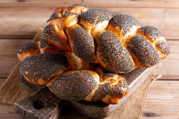 Leckere Brötchen Mit Mohn Bäckereikonzept — Stockfoto