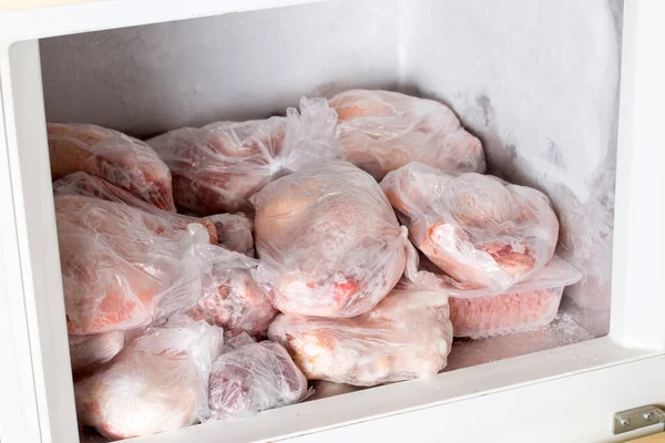 Lodówka Mrożoną Żywnością Wieprzowina Mięso Udko Kurczaka Gotowy Posiłek — Zdjęcie stockowe