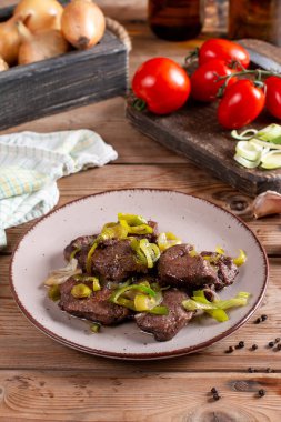 Köy ahşap masada ızgara fileto fileto sığır eti bifteği