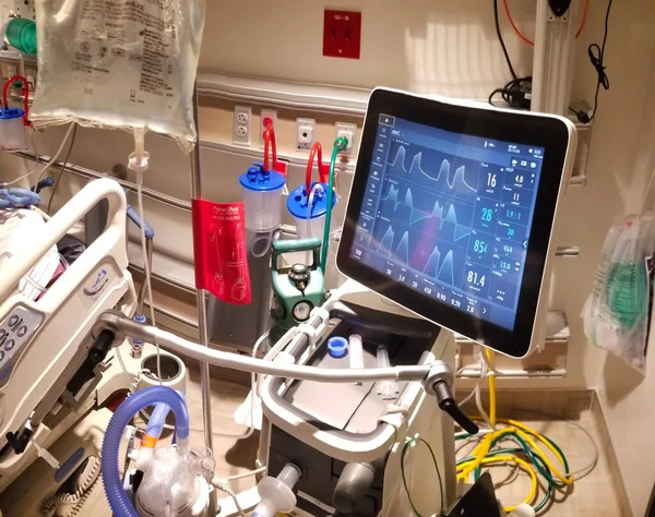 Mechanische Ventilator bij het bed in ICU Room — Stockfoto