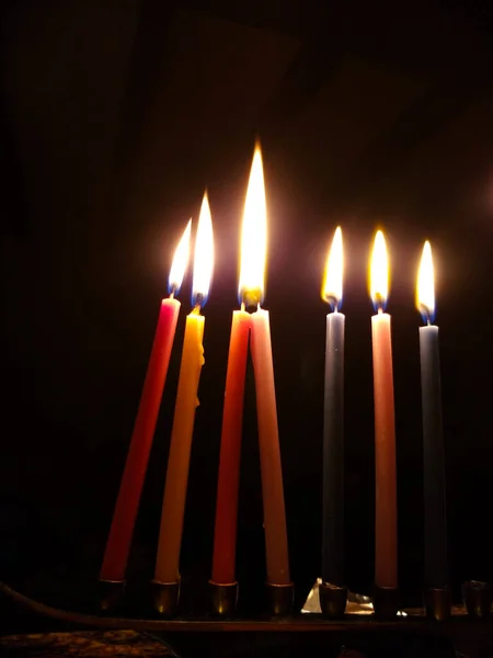 Candele Chanukah con una doppia fiamma alta — Foto Stock