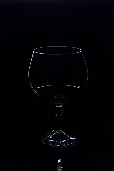 Glas Mit Cognac Auf Schwarzem Hintergrund — Stockfoto