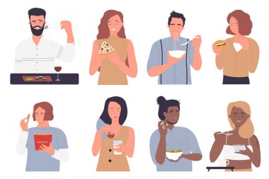 İnsanlar fast food seti yer, aç bir kadın kahvaltıda ya da öğle yemeğinde fast food yer.