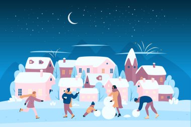 Mutlu aile Noel akşamı ve gece kardan adam yapıyor, sokakta kartopu oynuyorlar.
