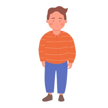 Günlük kıyafetlerin içinde duran sevimli küçük çocuk.