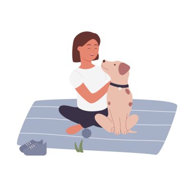 Mutlu heyecanlı kız yavru köpeğiyle oynuyor.