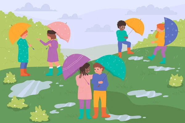 Niños felices con sombrillas, abrigos y botas de goma caminan bajo la lluvia en el parque de la ciudad — Vector de stock