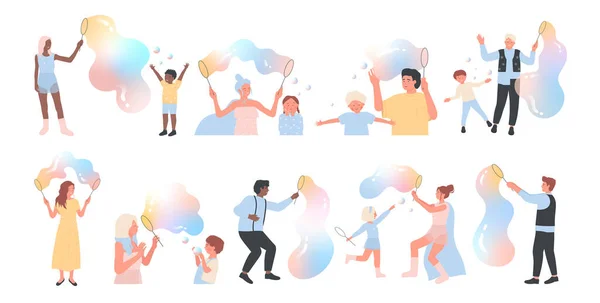 肥皂泡沫显示集矢量说明 卡通孤立无援的孩子和成年人在泡沫派对上玩和吹着巨大的气球 可爱的小女孩和男孩吹着巨大的气泡 球和空气球 — 图库矢量图片