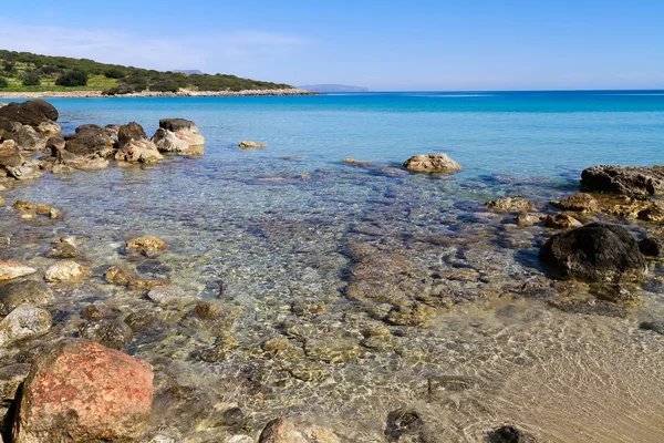 Lindas águas azul-turquesa idílica litoral — Fotografia de Stock