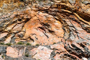 corrosioned dairesel sert kaya.