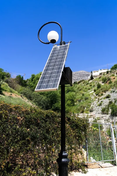 Güneş enerjisi sokak ışık