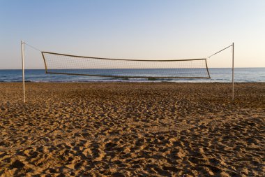 plaj voleybolu sonrası sabahın erken saatlerinde.