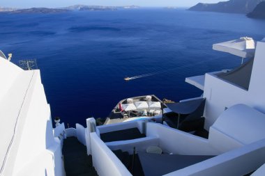 Ege Denizi'ndeki Kiklad volkanik Adası santorini.