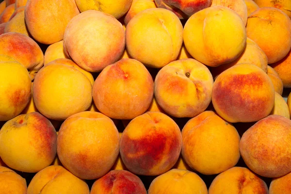 Köstliche frische saftige Pfirsiche — Stockfoto