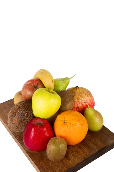 Variété de fruits frais juteux sur fond blanc — Photo