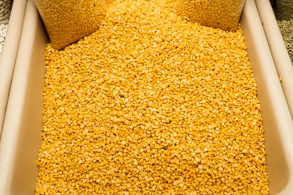 bir Pazar stand sarı mercimek kurudu