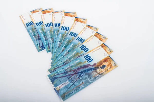 Moneda suiza 100 francos billetes de banco en blanco. — Foto de Stock
