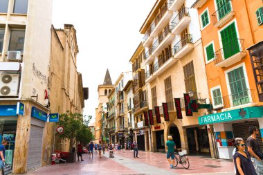 CPALMA de MALLORCA, Balearik Adaları, İspanya 12 Haziran 2016: Carrer de Sant Miquel ünlü alışveriş caddesi Palma Mallorca 'nın tarihi merkezinde.