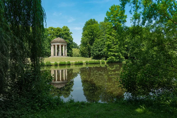 Famous Leibniz Temple at Georgengarten Park in Hannover Germany. — Stock Photo, Image