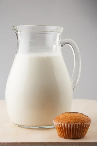 Mleko i muffin — Zdjęcie stockowe