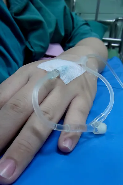 IV tube put in asian female hand — Stock Photo, Image