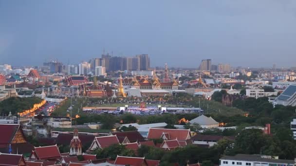 Bangkok, thailand - 12 aug: de grand paleis en wat phra kaew — Stockvideo