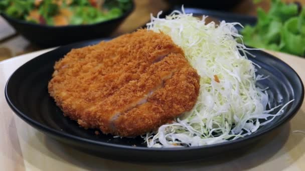Schweineschnitzel japanisches Essen — Stockvideo