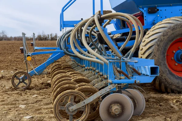 Precisie Zaaimachine Een Grote Trekker Zaaien Van Graangewassen Door Middel — Stockfoto