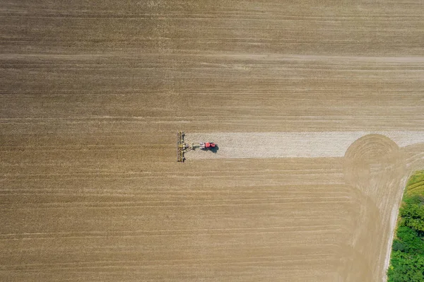 Harrowing Large Plantation Large Tractor Autumn Day Surface Tillage Sowing — Stock Photo, Image