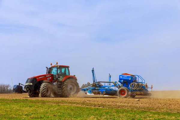 April 2021 Skutec Tsjechië Tractor Met Een Zaaimachine Van Graan — Stockfoto